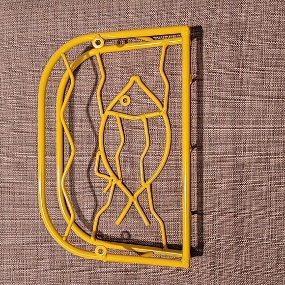 Unique Metal Fish Magazine Rack - Picture 2 of 2